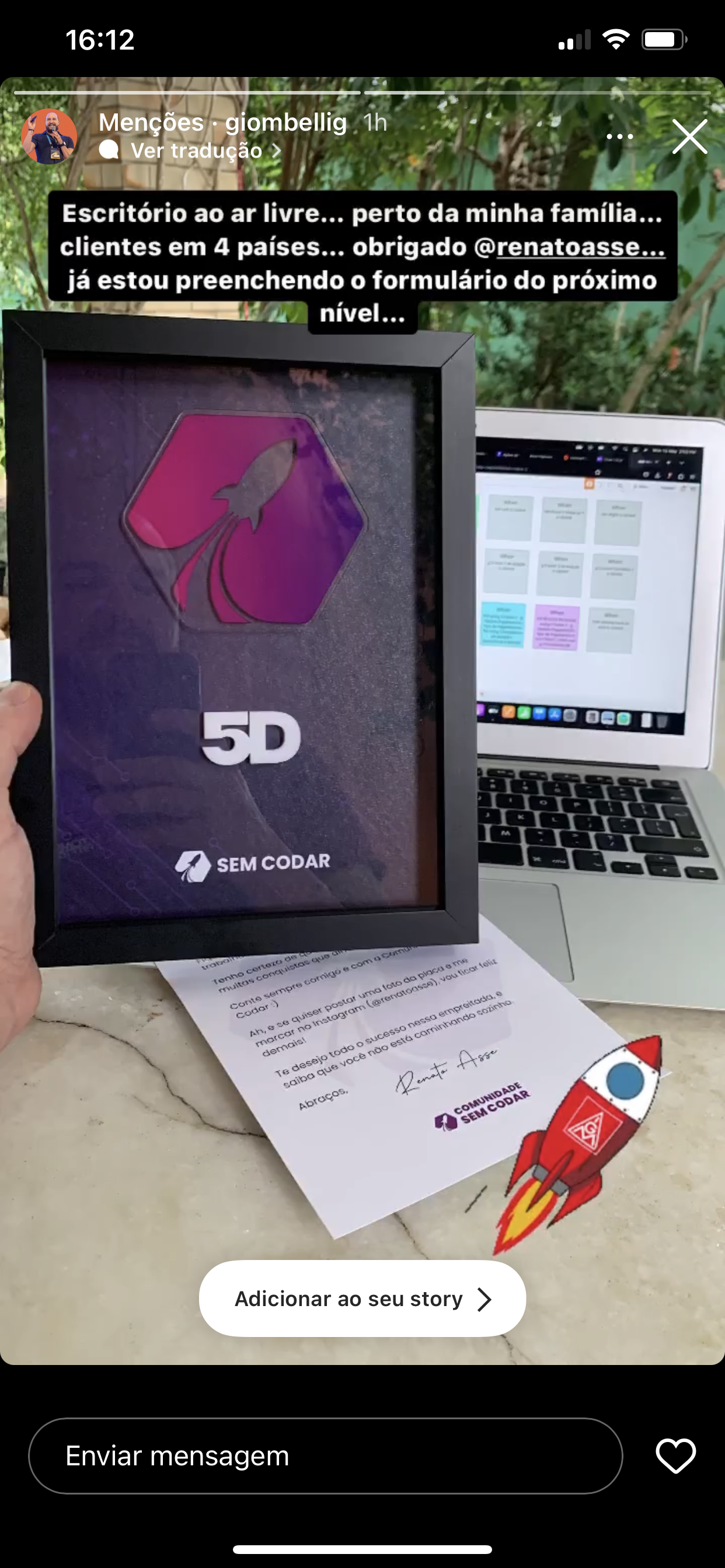 Placa comemorativa de aluno